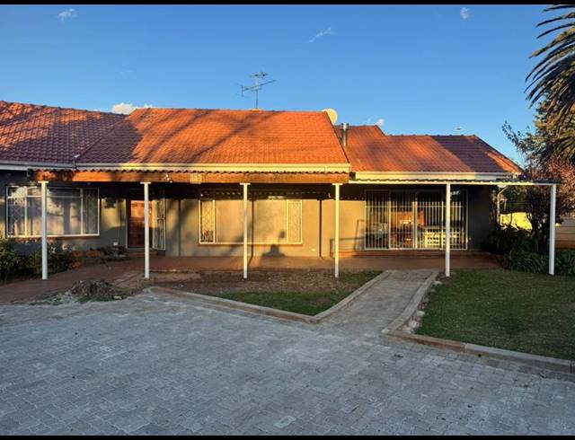 15 BEDROOM HOUSE FOR SALE IN RHODESFIELD